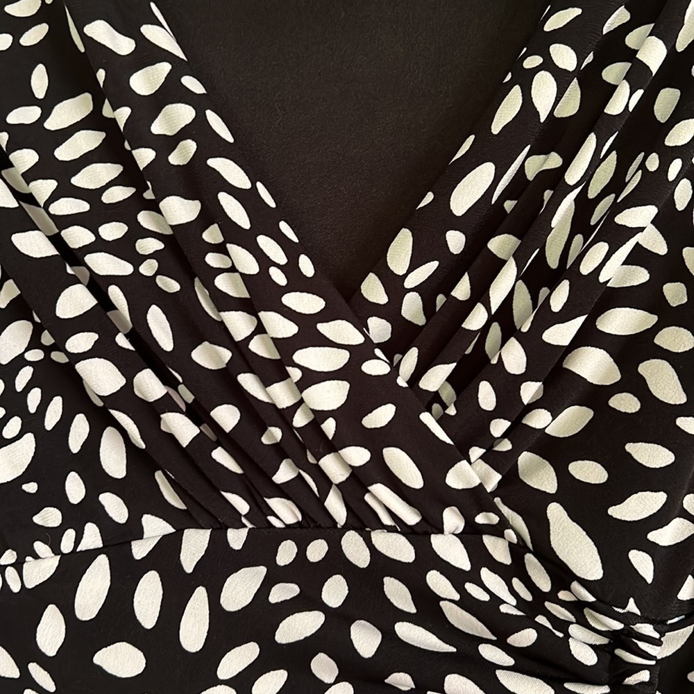LONDON TIMES Black/White V-Neck Criss Cross Front Sleeveless Dress, Sz 10, GUC. - Picture 4 of 8